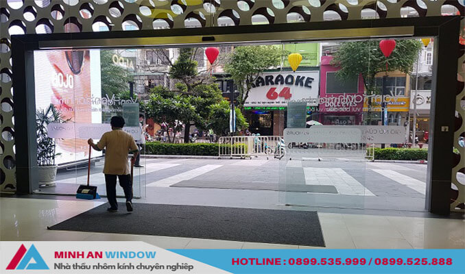 Mẫu Cửa kéo tự động khung inox cao cấp mẫu đẹp cho các cửa hàng lớn - Minh An Window đã thi công