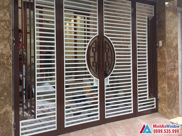 Cửa cổng inox sơn tĩnh điện cao cấp phổ biến - Minh An Window cung cấp và lắp đặt 