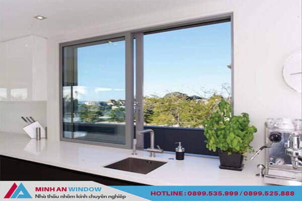 Mẫu cửa sổ kính cường lực hai cánh mở trượt - Minh An Window thiết kế và lắp đặt cho phòng bếp