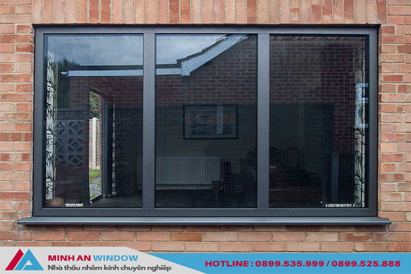 Mẫu cửa sổ kính cường lực 3 cánh mở trượt màu đen - Minh An Window thiết kế và lắp đặt cho nhà ở