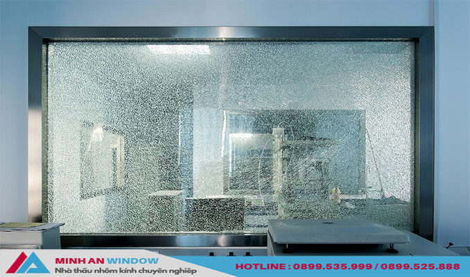 Mẫu Kính cường lực rạn khung thép inox cao cấp cho các nhà máy - Minh An Window cung cấp và lắp đặt