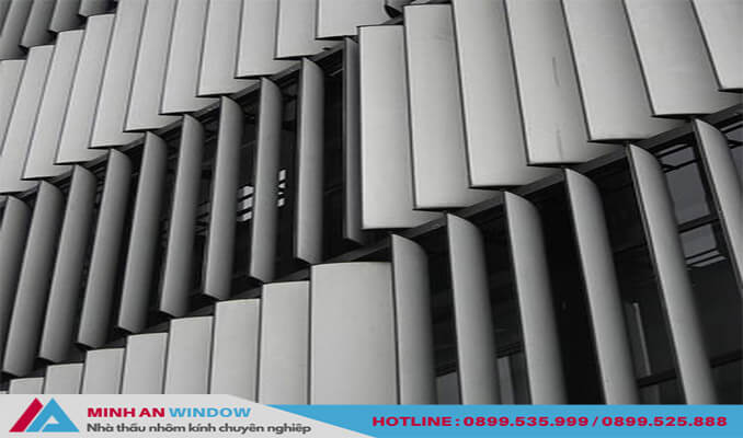 Mẫu Lam nhôm chắn nắng mặt tiền cách điệu cho các tòa nhà văn phòng - Minh An Window cung cấp và lắp đặt
