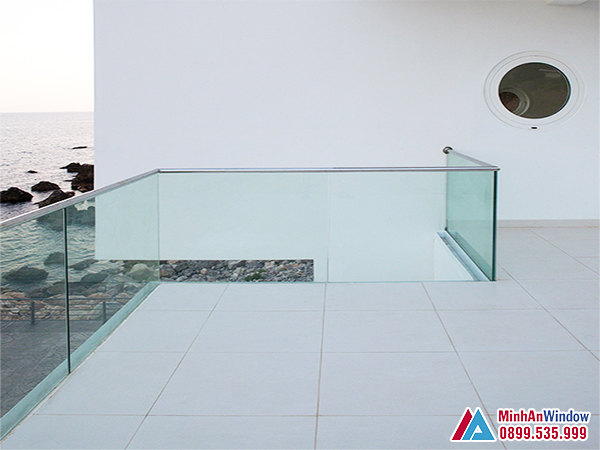 Lan can kính cường lực cao cấp cho các biệt thự - Minh An Window đã thi công Lan can kính cường lực cao cấp cho các biệt thự - Minh An Window đã thi công