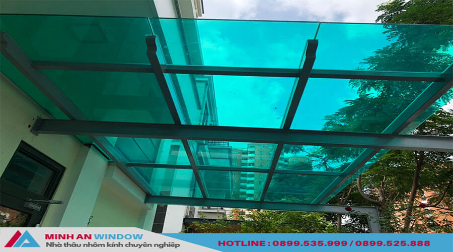 Mái kính khung sắt kính màu xánh chống tia UV - Minh An Window đã lắp đặt tại Hà Nội