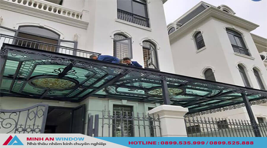 Minh An Window lắp đặt mái kính cường lực khung sắt cho các biệt thự tại Việt Nam