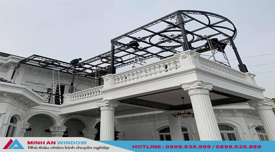 Minh An Window lắp đặt Mái kính khung sắt nghệ thuật cho sân thượng biệt thự tại Hà Nội