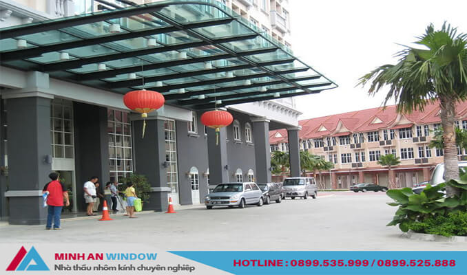 Lắp đặt Mái kính cường lực cho chung cư cao cấp tại Hà Nội