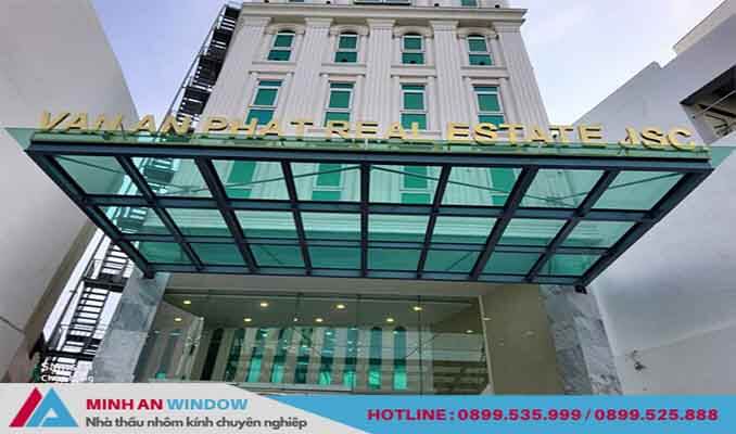 Lắp đặt Mái kính cường lực cho các khách sạn cao cấp tại quận Ba Đình