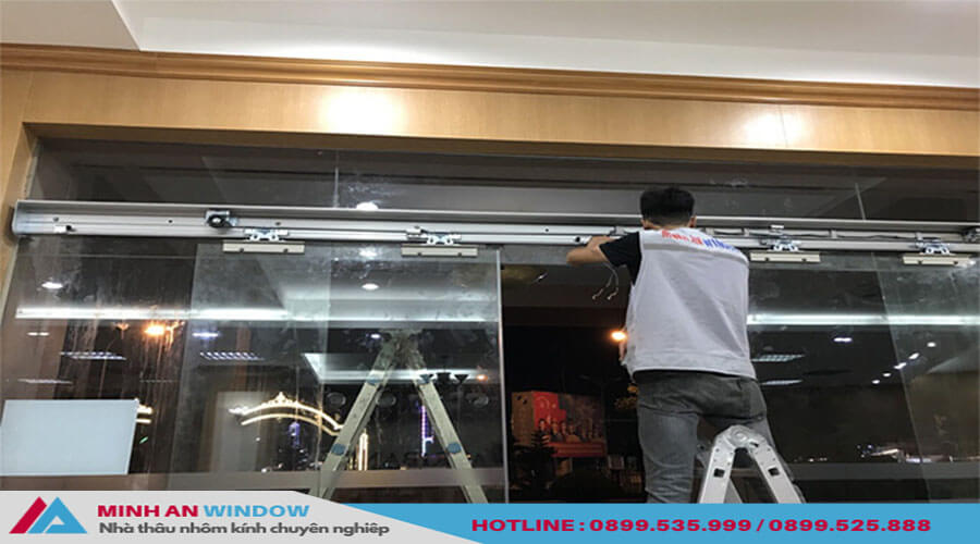 Minh An Window lắp đặt Cửa kính tự động cho các công trình nhà phố