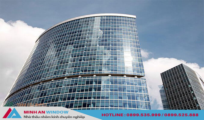 Lắp đặt Vách kính cường lực mặt dựng cao cấp phổ biến cho các tòa nhà