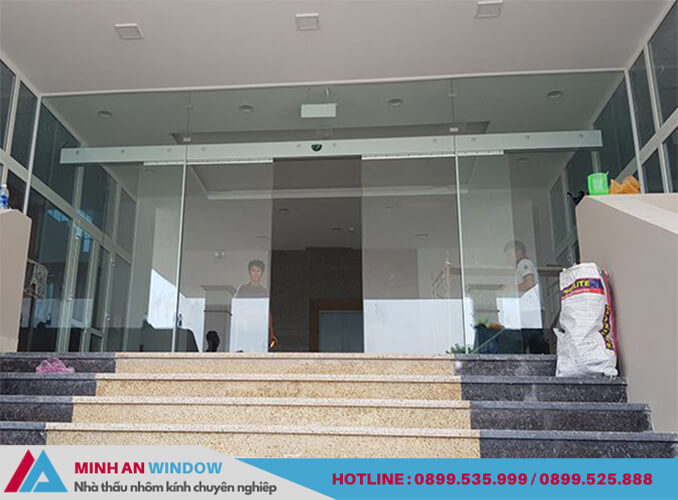 Mẫu cửa kính tự động - Minh An Window lắp đặt cho cửa hàng tại quận Ba Đình (Hà Nội)