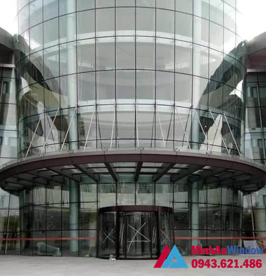 Mẫu mái kính cường lực do Minh An Window lắp đặt cho sảnh các công ty lớn