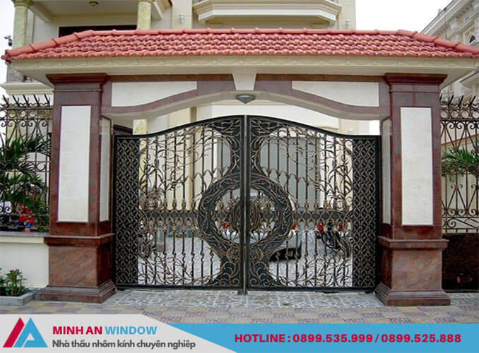 Mẫu cửa cổng sắt 2 cánh- Minh An Window thiết kế và lắp đặt cho công trình nhà ở