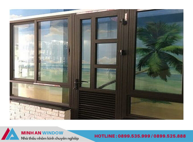 Mẫu cửa đi và cửa sổ nhôm Xingfa màu nâu cà phê - Minh An Window thiết kế và lắp đặt