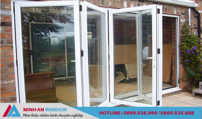 Mẫu cửa nhôm Xingfa xếp gấp màu trắng - Minh An Window lắp đặt cho resort