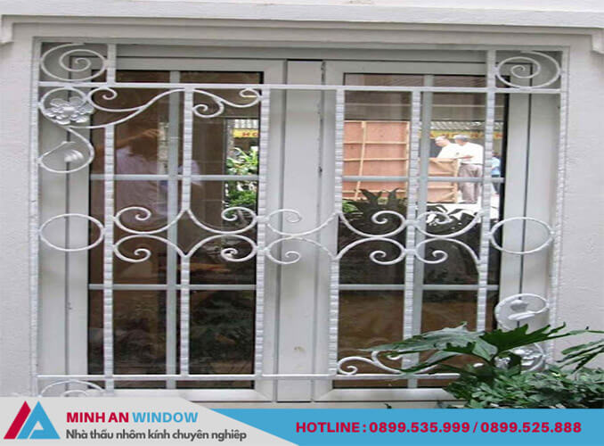Mẫu cửa sắt chia đố kết hợp cùng khung sắt bảo vệ an toàn - Minh An Window thiết kế và lắp đặt