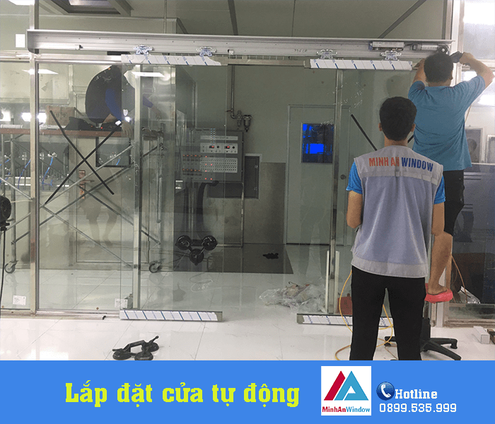 Cửa tự động Kast khung inox Minh An Window lắp đặt cho nhà máy
