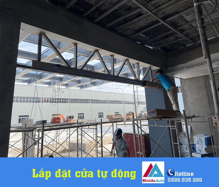 Nhân viên của Minh An Window tiến hành lắp đặt cửa tự động cho nhà máy tại Nghi Sơn - Thanh Hóa Nhân viên của Minh An Window tiến hành lắp đặt cửa tự động cho nhà máy tại Nghi Sơn - Thanh Hóa