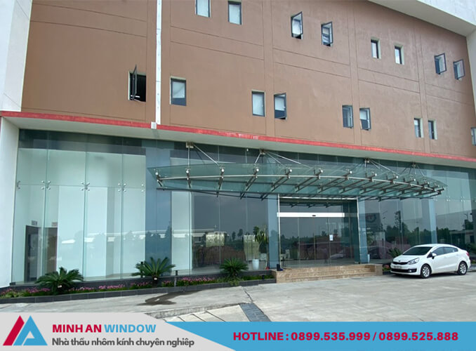 Mẫu cửa tự động Woosung và mái kính cường lực - Minh An Window lắp đặt cho nhà máy Tân Hà Phát