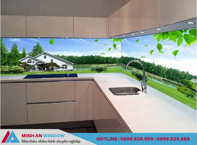 Mẫu kính màu ốp bếp Minh An Window lắp đặt cho nhà ở Mẫu kính màu ốp bếp Minh An Window lắp đặt cho nhà ở