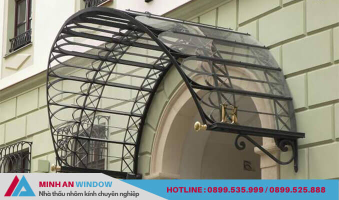 Mẫu mái kính khung sắt nghệ thuật Minh An Window lắp đặt cho nhà biệt thự