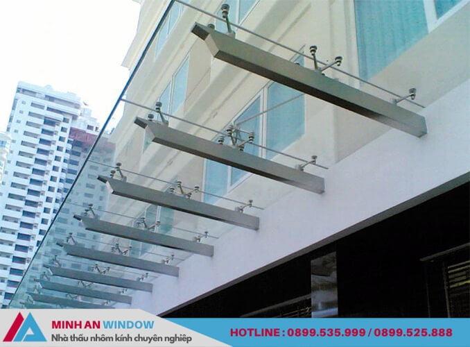 Mẫu mái kính Minh An Window lắp đặt cho hiên nhà cao tầng Mẫu mái kính Minh An Window lắp đặt cho hiên nhà cao tầng