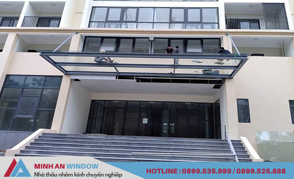 Minh An Window lắp đặt mái kính hiên nhà cho phòng giao dịch tại huyện Quốc Oai (Hà Nội)