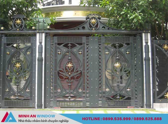 Mẫu cửa cổng tự động 2 cánh - Minh An Window lắp đặt cho nhà ở tại huyện Hoài Đức (Hà Nội)