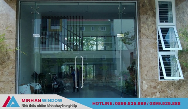 Mẫu cửa kính cường lực cho nhà phố đẹp Mẫu cửa kính cường lực cho nhà phố đẹp