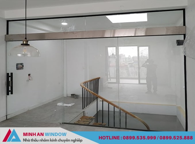 Mẫu cửa kính mở ngang đẹp cho ngăn cầu thang hành lang Mẫu cửa kính mở ngang đẹp cho ngăn cầu thang hành lang