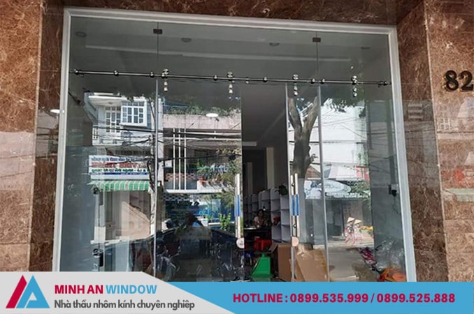 Mẫu cửa kính lùa có ray treo đẹp Mẫu cửa kính lùa có ray treo đẹp