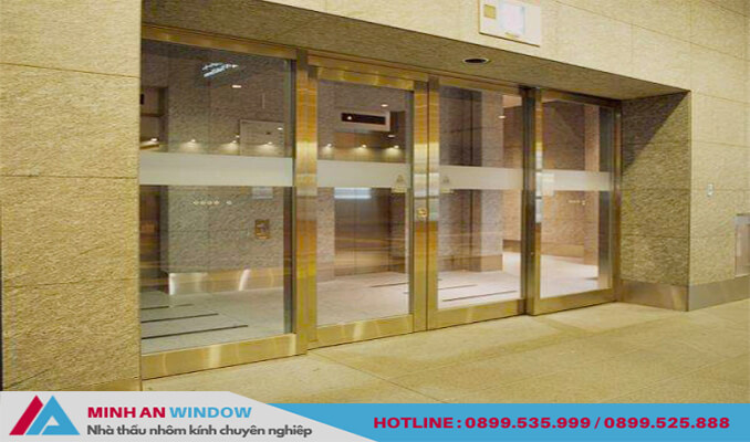 Mẫu Cửa tự động inox vàng gương cho các khách sạn lớn - Minh An Window cung cấp và lắp đặt