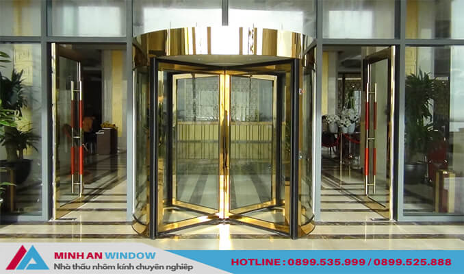 Cửa tự động KBB khung inox vàng gương đẹp cho các khách sạn lớn