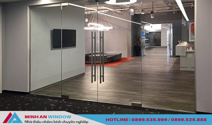 Mẫu Vách kính cường lực kết hợp cửa kính cường lực cao cấp Mẫu Vách kính cường lực kết hợp cửa kính cường lực cao cấp