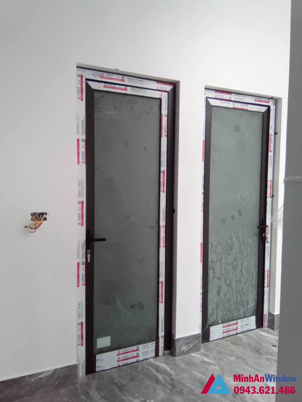 Mẫu cửa đi nhôm kính 1 cánh lắp đặt tại quận Cầu Giấy