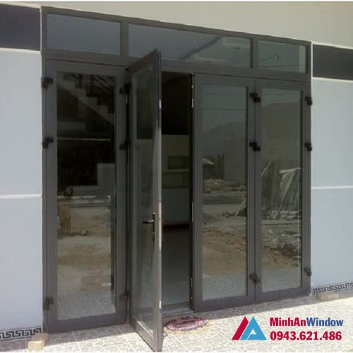 Mẫu cửa đi nhôm kính do Minh An Window lắp đặt cho KCN Tân Quang
