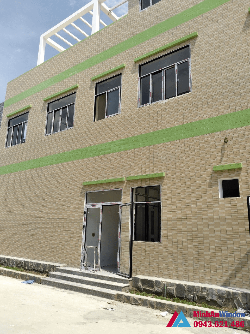 Công trình cửa nhôm kính bền đẹp tại cụm CN Ninh Hiệp - Hà Nội do Minh An Window thi công