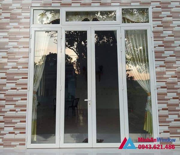 Mẫu cửa đi nhôm kính 4 cánh màu trắng Minh An Window lắp đặt cho khách hàng tại huyện Mỹ Đức