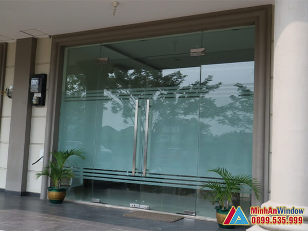 Cửa kính cường lực 2 cánh cao cấp chất lượng tại Thái Bình - Minh An Window đã thi công