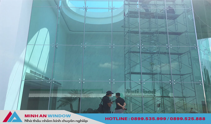 Vách mặt dựng nhôm Việt Pháp hệ 125 - Minh An Window lắp đặt tại Đống Đa (Hà Nội)