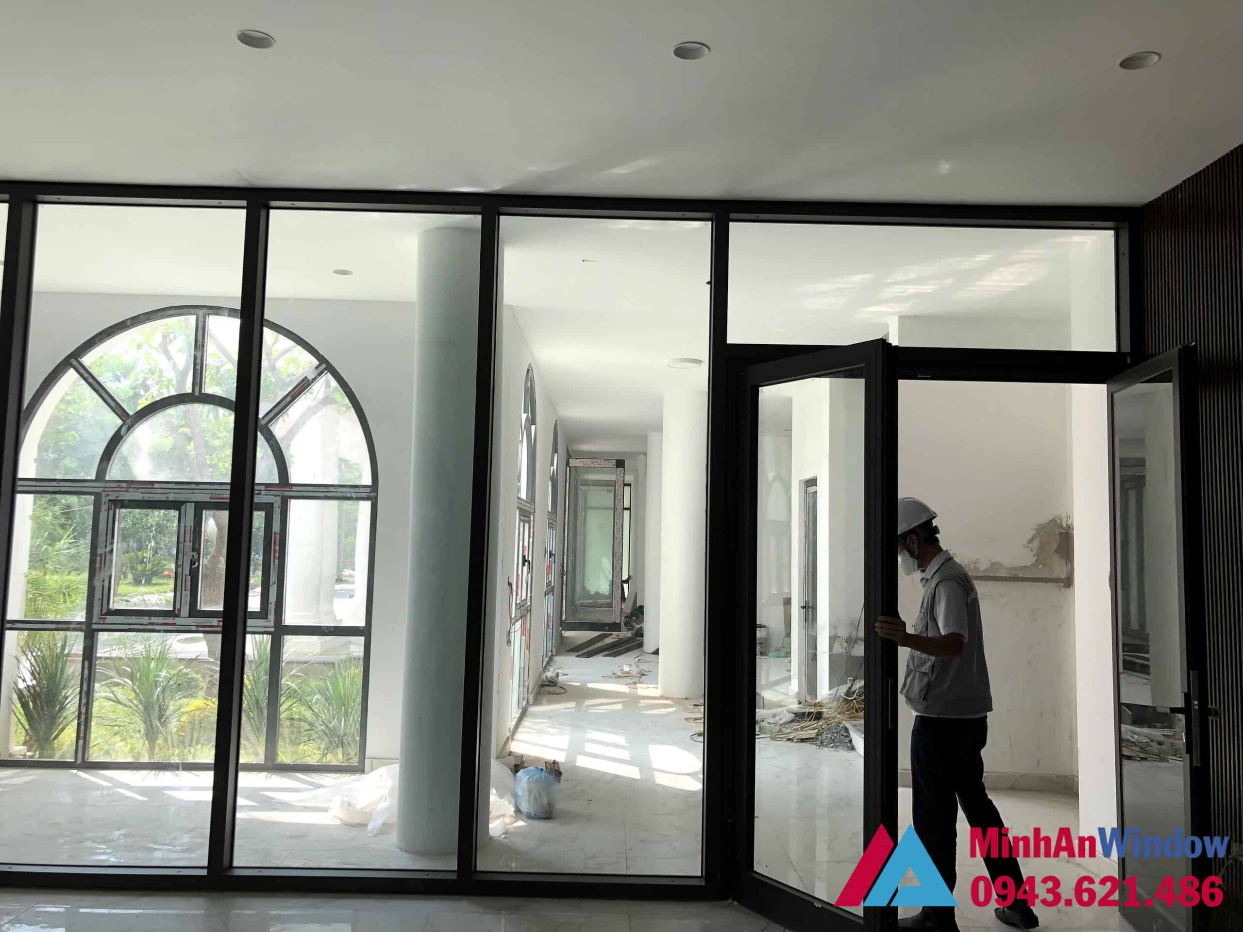 Mẫu cửa nhôm kính 2 cánh và vách nhôm kính Minh An Window lắp đặt tại KCN Thăng Long - Hà Nội