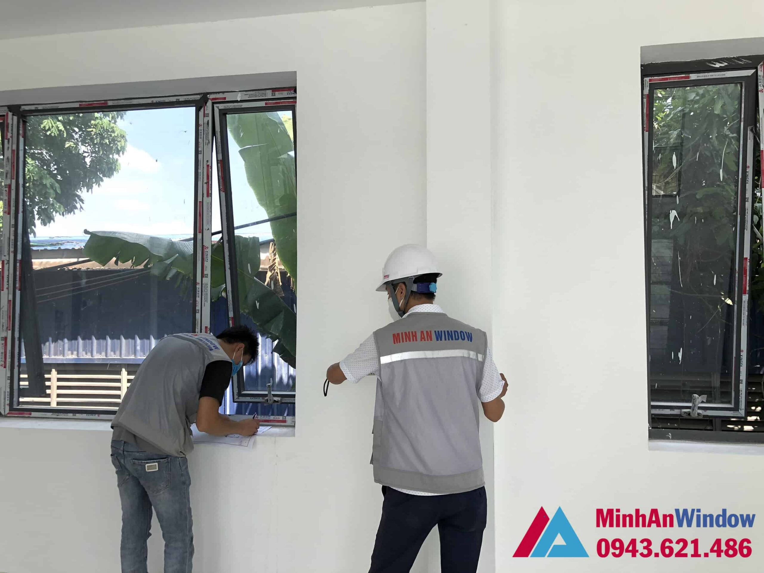 Thi công cửa nhôm kính tại kcn thường tín - hà nội uy tín 5 Công nhân của Minh An Window luôn tiến hành đo đạc, khảo sát chi tiết trước khi thi công