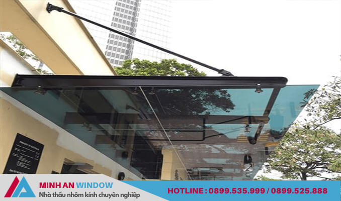 Mẫu mái kính Minh An Window lắp đặt cho sảnh công ty