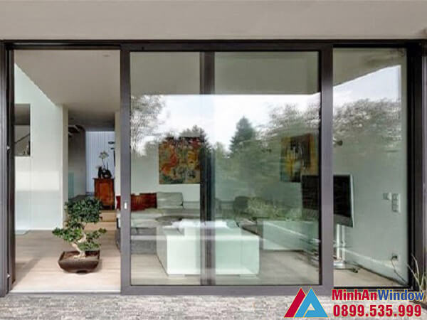 Mẫu cửa đi nhôm kính đẩy ngang 2 cánh khung lớn do Minh An Window lắp đặt