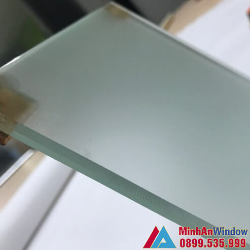 Kính cát phun mờ được sử dụng khá nhiều trong đời sống hiện nay