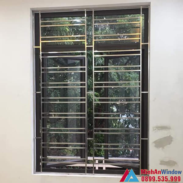 Cửa sổ hai cánh sử dụng khung inox bảo vệ chắc chắn