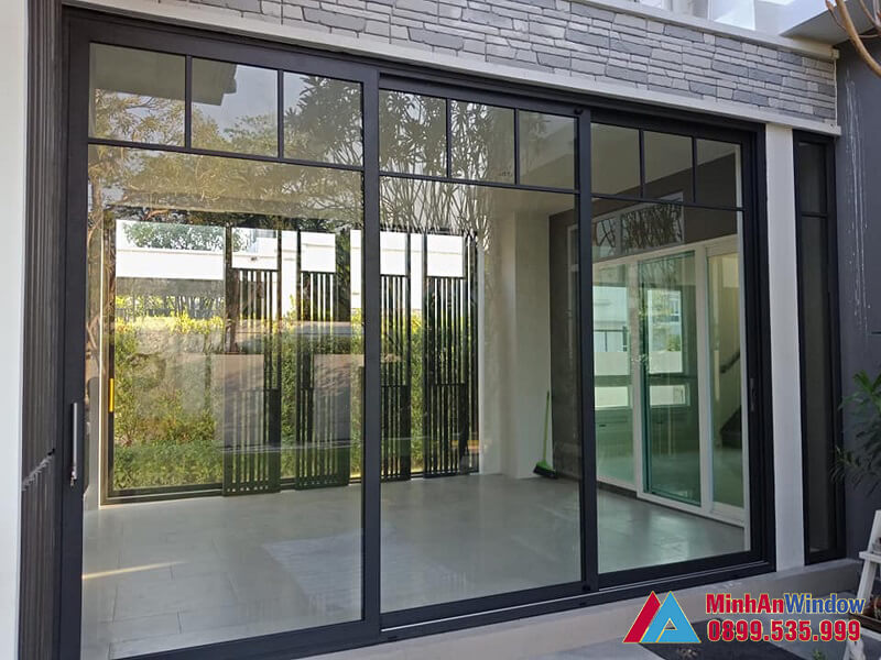 Mẫu cửa đi nhôm kính mở trượt bền đẹp