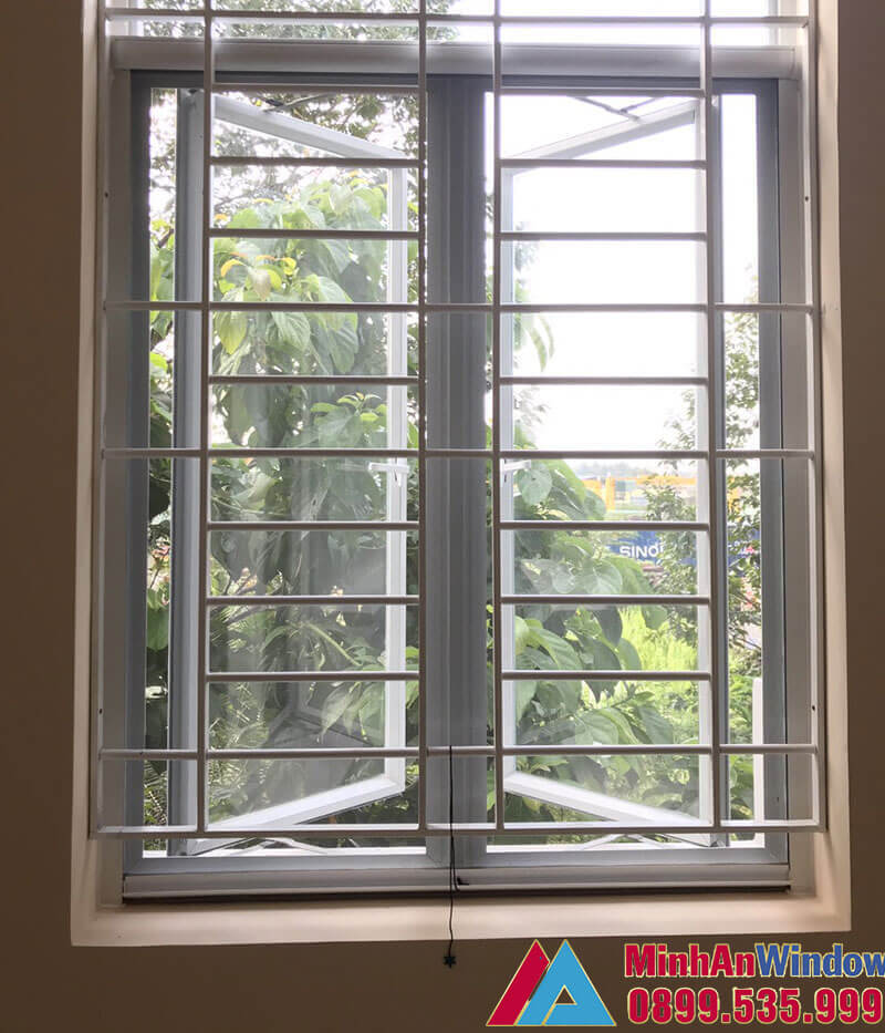 Mẫu khung bảo vệ cửa sổ bằng song sắt đơn giản do Minh An Window lắp đặt