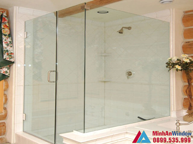Kính trắng sử dụng làm vách kính tắm
