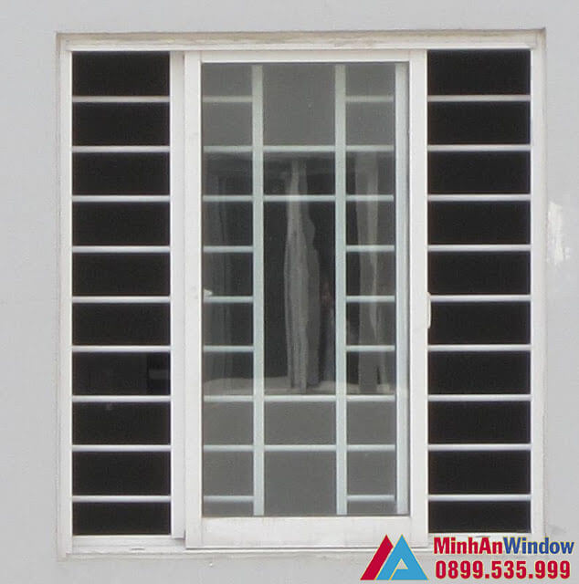 Mẫu cửa sổ nhôm kính xếp trượt sử dụng song sắt bảo vệ